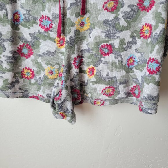 Secret Treasures Plus size Camo Floral Lounge Shorts - Picture 3 of 8
